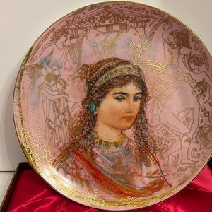 HIBEL DIANA TRIBUTE TO ANCIENT GREECE PLATE CAN HANG AS WALL DECOR SZ 12”